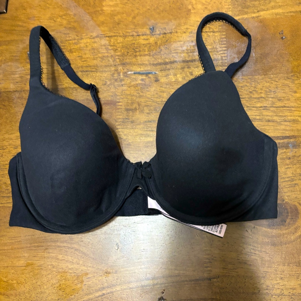32 D Victoria’s Secret t shirt bra